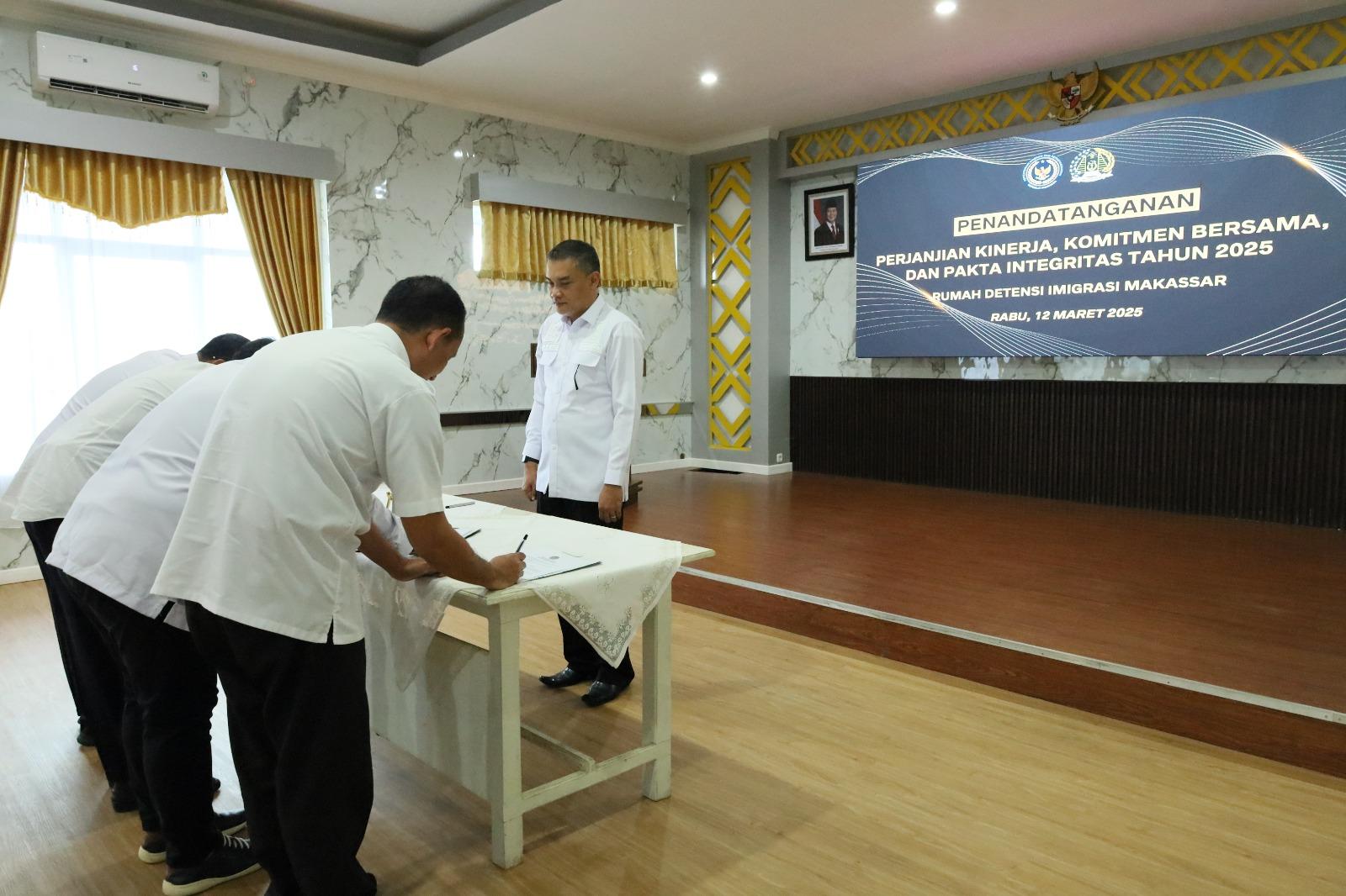 Pencanangan Pembangunan Zona Integritas dan Penandatanganan Perjanjian Kinerja di Lingkungan Rudenim Makassar