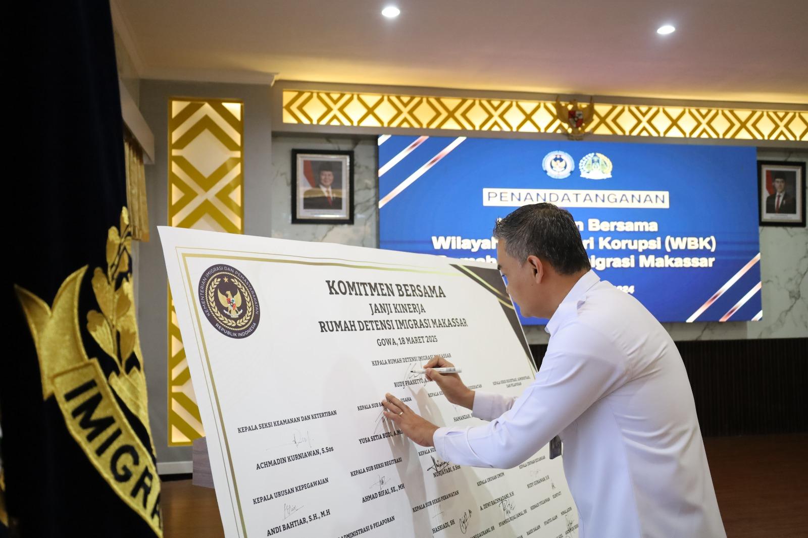 Rudenim Makassar Perkuat Komitmen Pelayanan Publik dan Anti-Korupsi Melalui Penandatanganan Komitmen Bersama