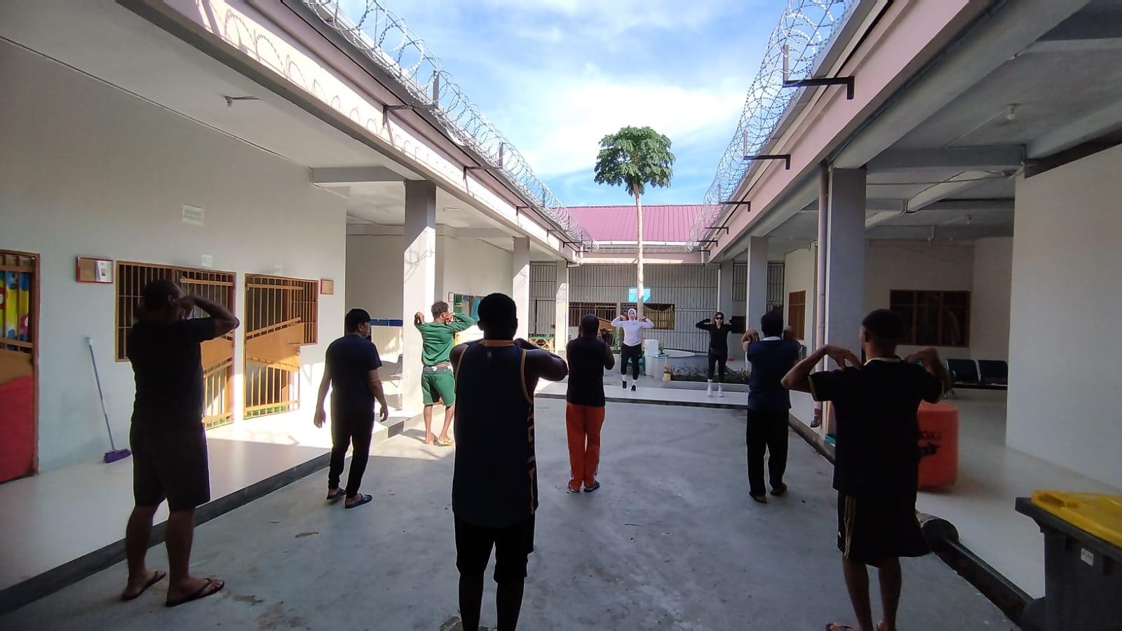 Bangun Semangat dan Kebersamaan, Rudenim Makassar Gelar Senam Pagi Bersama Para Deteni