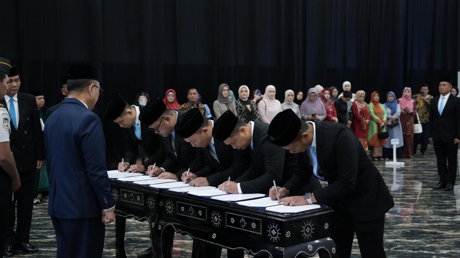 Rudenim Makassar Berpartisipasi dalam Pelantikan dan Pengambilan Sumpah Jabatan Pejabat Keimigrasian di Lingkungan Kanwil Ditjen Imigrasi Sulsel